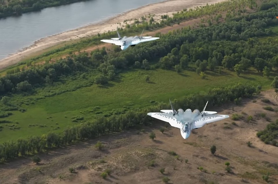 Появились первые кадры полета Су-57. Фото: скриншот видео