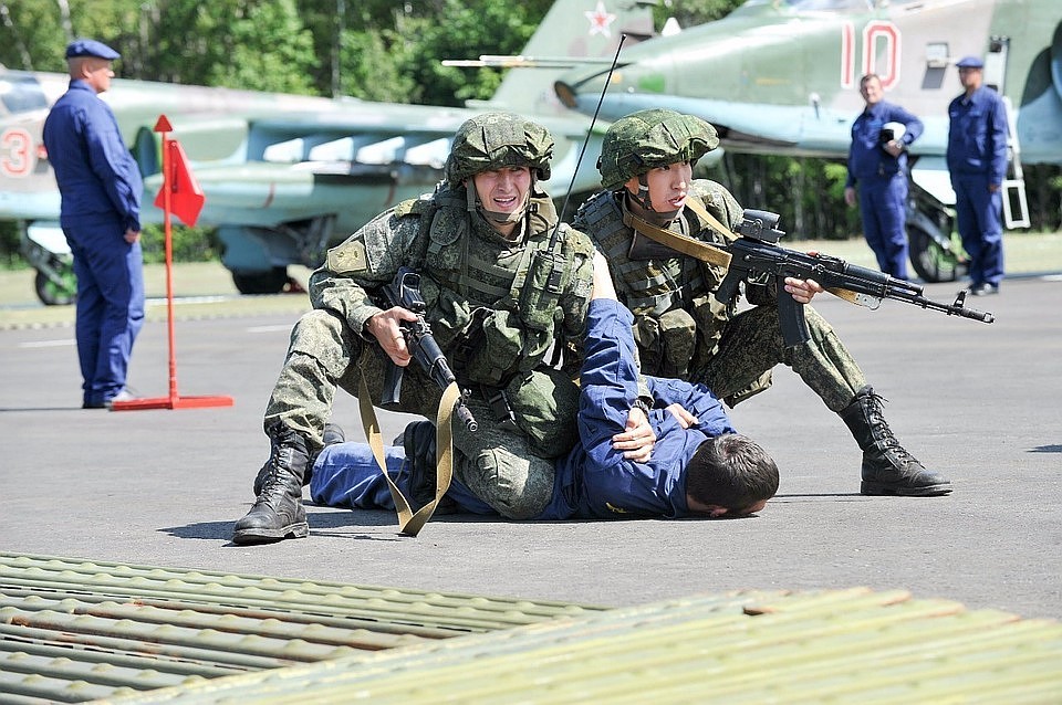 В армию вернутся ротные замполиты