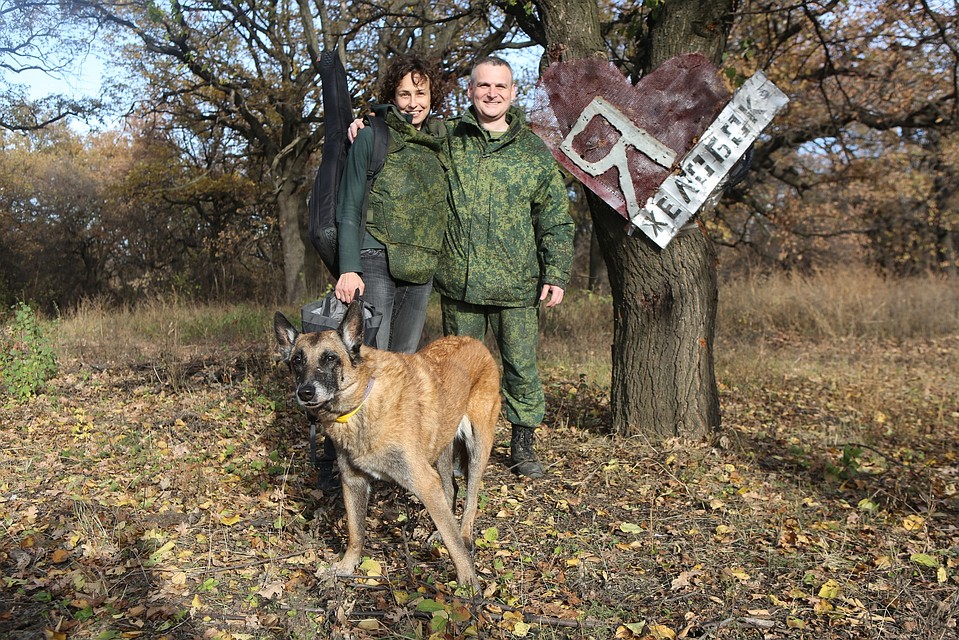 В поселке-призраке на передовой военные создали фотозону. Фото: Личный архив Юлии Чичериной