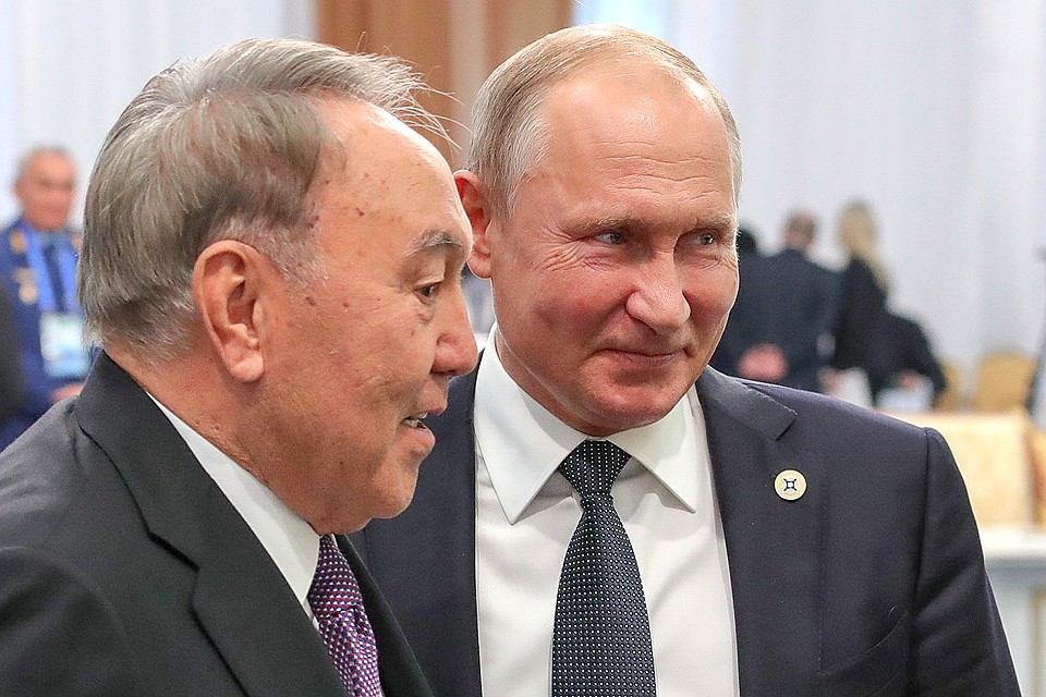 Астана. Президент Казахстана Нурсултан Назарбаев и президент РФ Владимир Путин после заседания Совета коллективной безопасности ОДКБ в широком составе во Дворце Независимости. ФОТО Михаил Климентьев/ТАСС