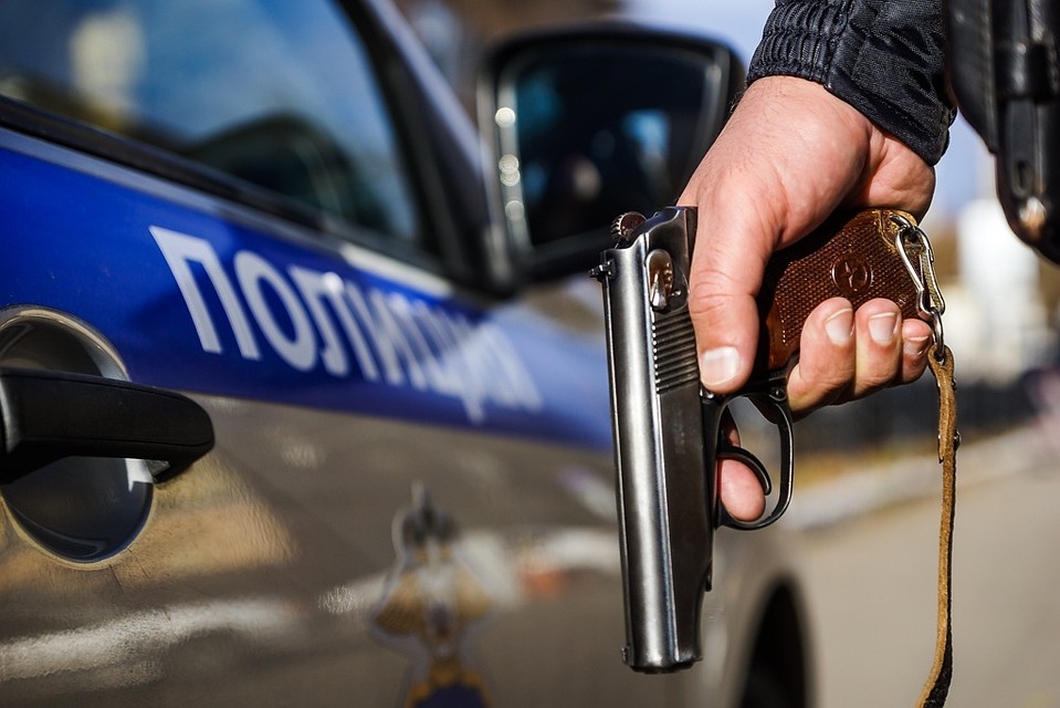 Правоохранителей задержали с поличным