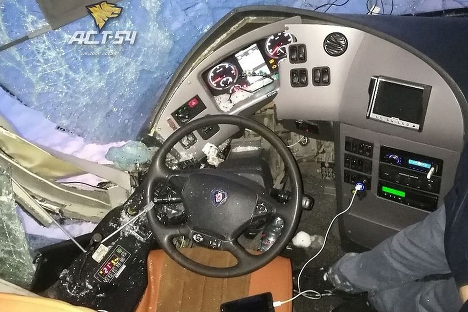 Автобус с туристами, ехавшими из Новосибирска в Шерегеш, разбился на трассе.