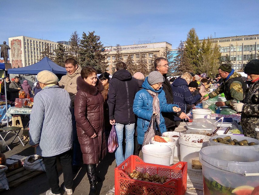 Сельхозярмарка на Театральной площади