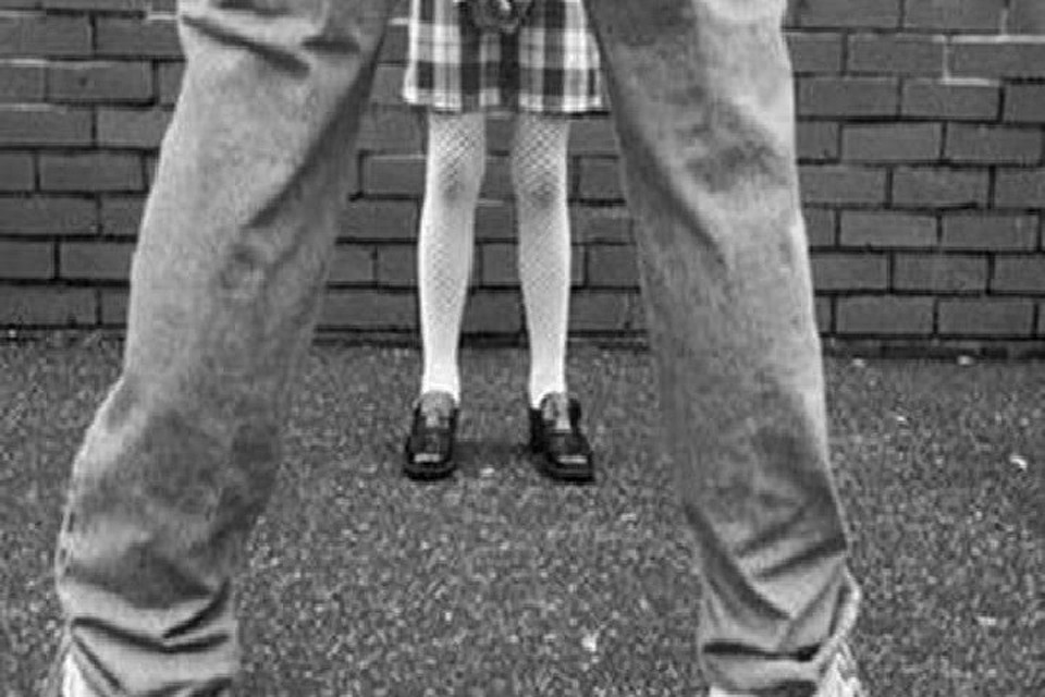 Отец на протяжении многих лет пытался изнасиловать свою 12-летнюю дочь