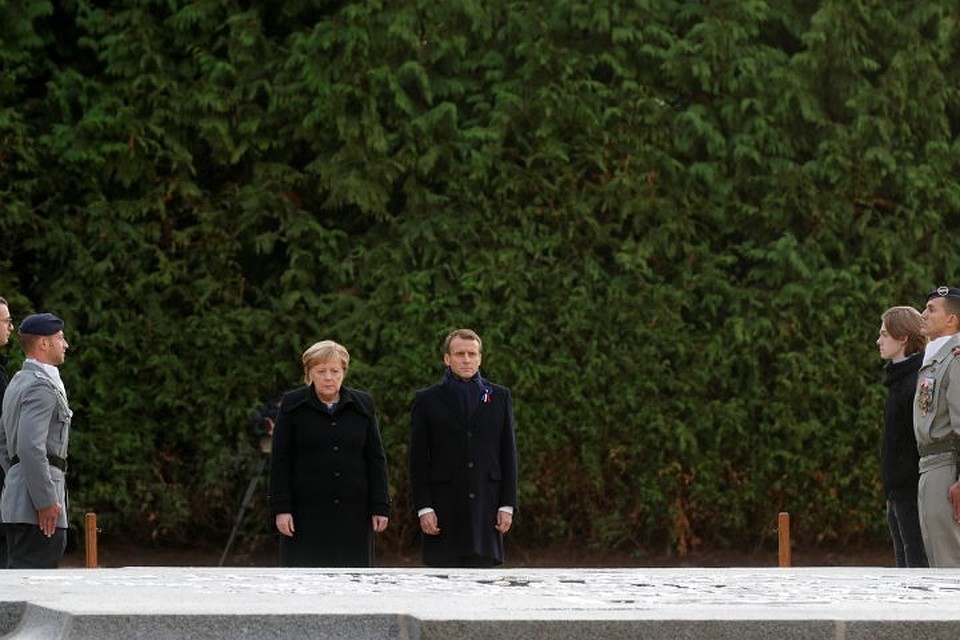 Президент Франции Эммануэль Макрон и канцлер ФРГ Ангела Меркель