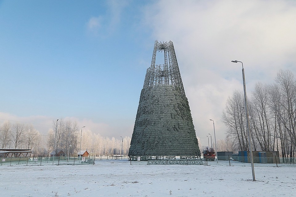 Самая высокая елка в Красноярске будет весить 65 тонн