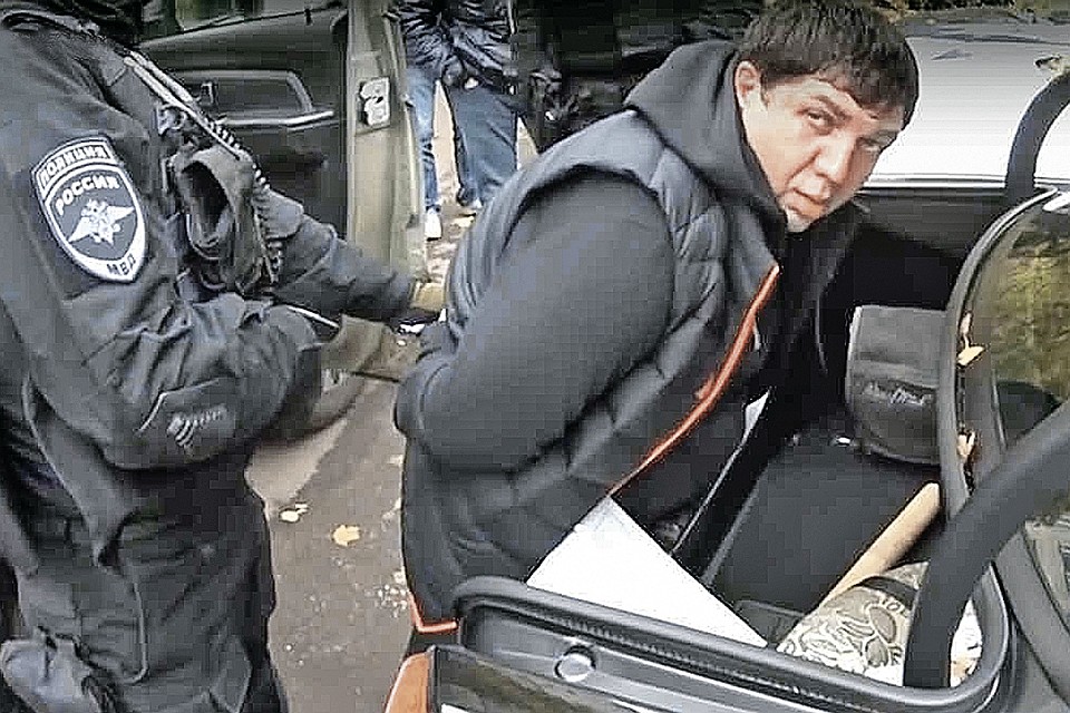 Грабежи богатых домов, наркоторговля, контроль над нищими и даже кибермошенничество - мигранты из Кишинева и окрестностей приезжают в столицу России на криминальные заработки. Фото: кадры оперативной съемки