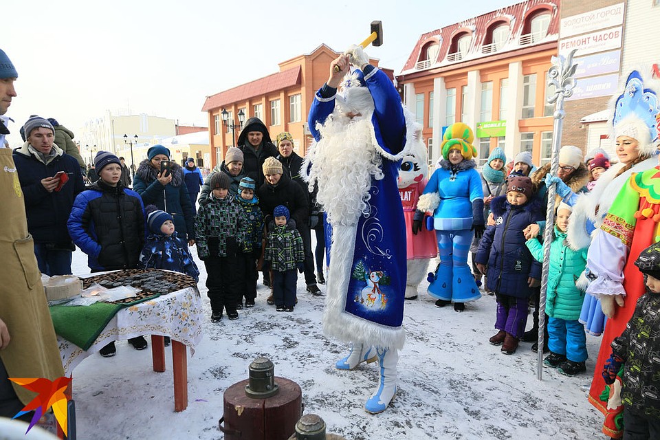 Как Дед Мороз отметил день рождения в Барнауле Фото: Олег УКЛАДОВ