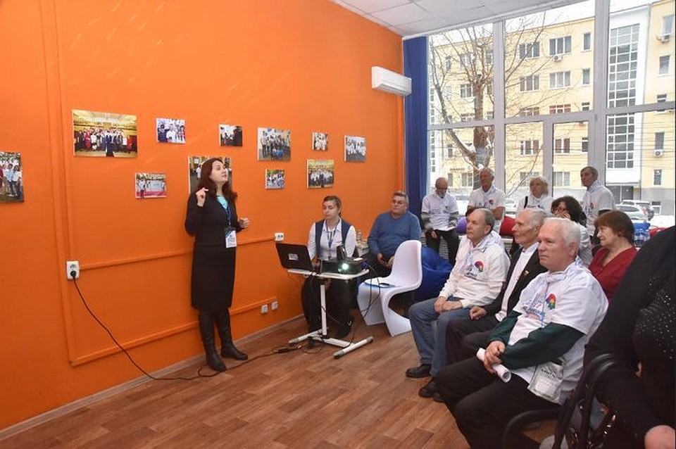 В области открылся специализированный региональный центр "серебряного" волонтерства. Фото: nso.ru