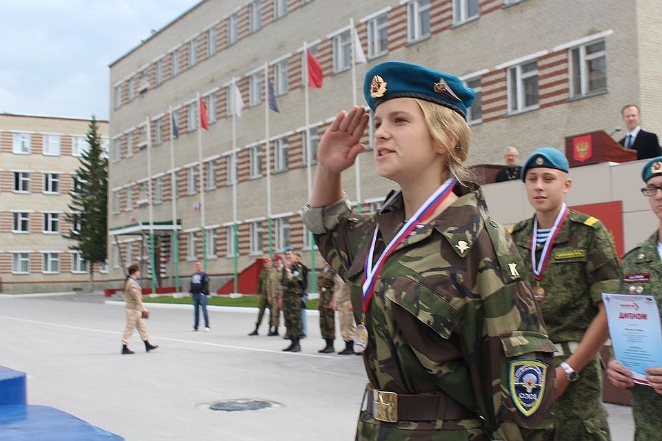 Подростки из военно-патриотических клубов поборются за победу в конкурсе