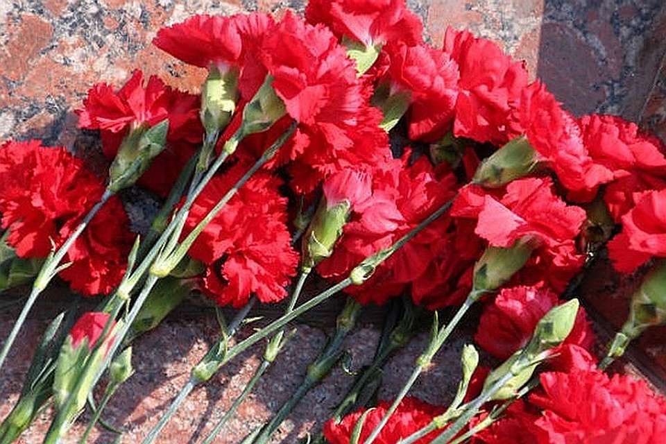 Четырбок попросил вернуть на место мемориальную доску маршалу Казакову.