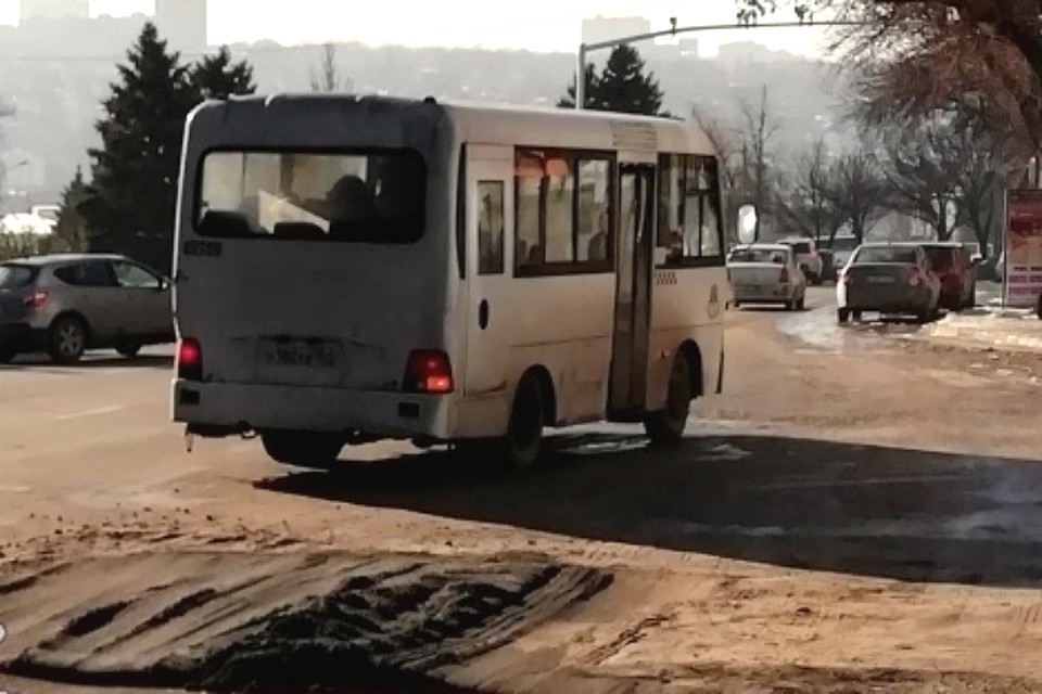 Возможно, так выглядит "наноасфальт", предположили ростовчане. Фото: ВК, паблик "Это Ростов-на-Дону!"