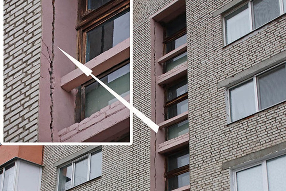 Трещина идет с пятого этажа до первого. Фото: "Свабоднае слова".