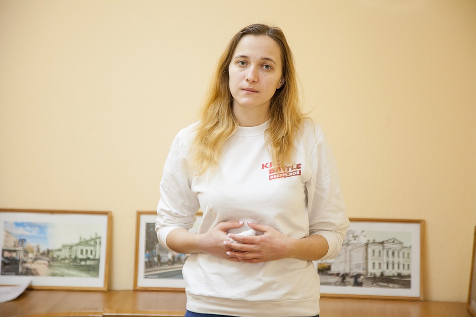 Галина не могла выбраться из машины - водитель заблокировал двери.