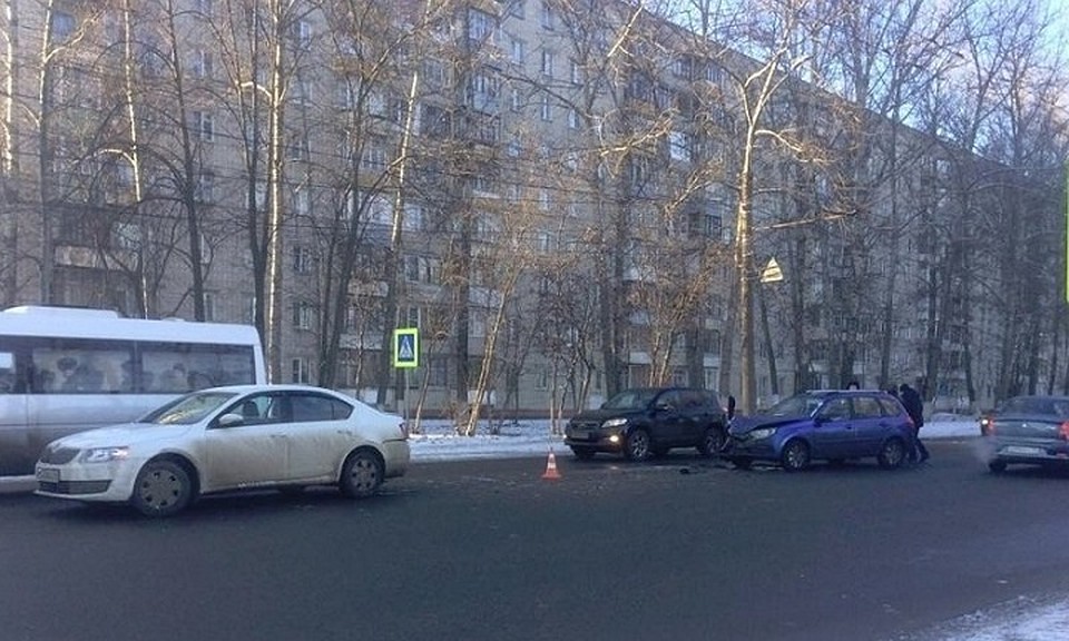 В ДТП в Брагино пострадали 17-летняя девушка,переходившая дорогу,и пятилетний пассажир легковушки. Фото УГИБДД по Ярославской области