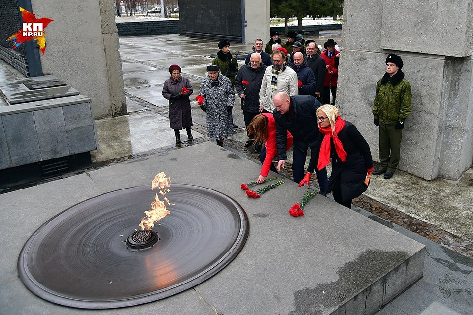 Новосибирцы возложат цветы к вечному огню.