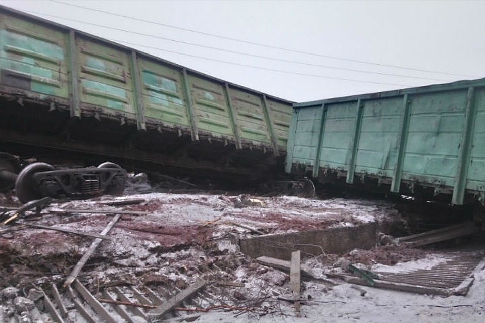 В Братске на промплощадке столкнулись грузовые вагоны, есть пострадавший.
