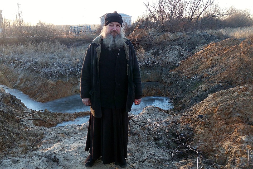 Отец Вячеслав вместо покупки шикарного автомобиля создает возле храма систему противопожарной безопасности