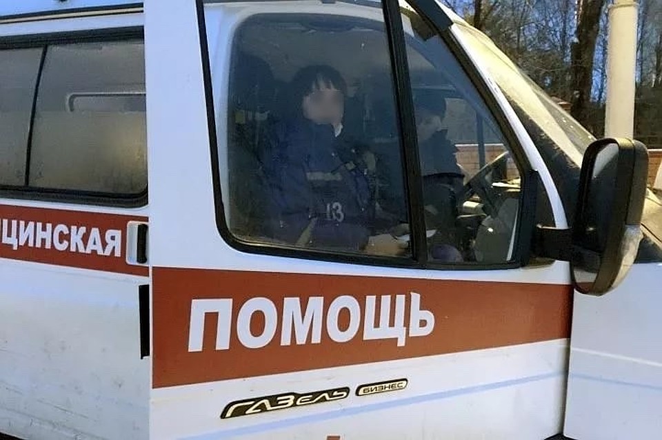 Протрезвевший мститель решил, что медики порвали его куртку, и пошел искать обидчиков. Фото: ГОПАЛО Ольга.