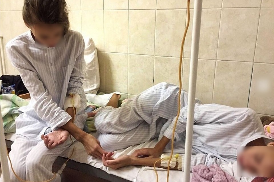 Школьницы-близняшки довели себя до анорексии. Фото @marynova888
