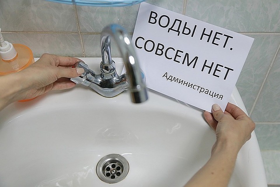 45 тысяч жителей Волхова остались без воды и тепла из-за аварии на очистных сооружениях.
