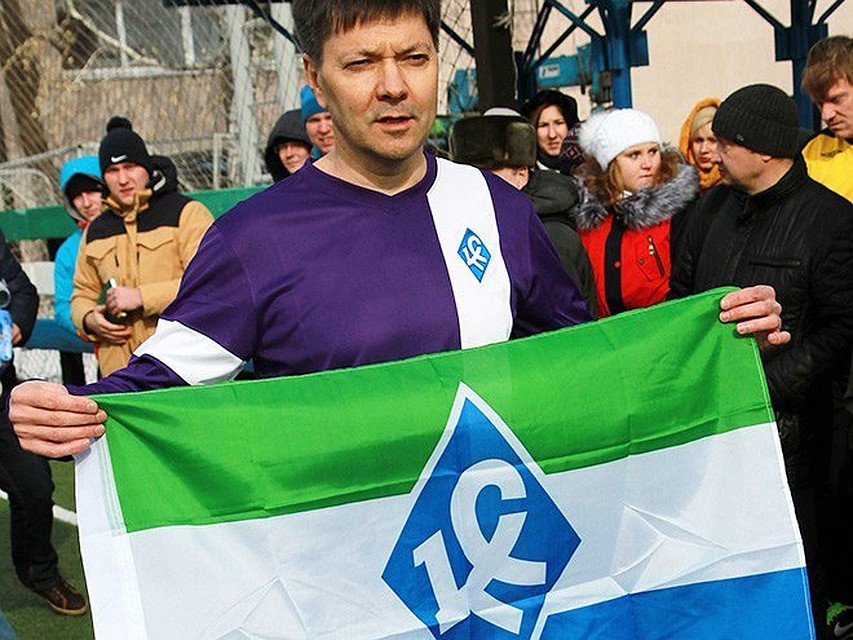 Олег Кононенко взял с собой флаг "Крыльев" на МКС