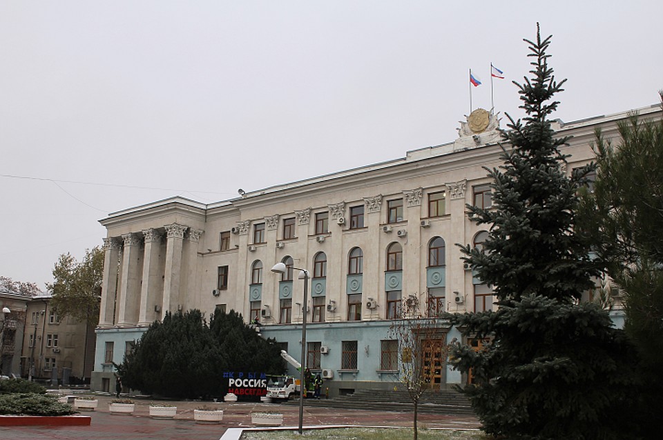 В Совет министров РК можно будет попасть на прием с 12.00 до 20.00, в порядке живой очереди.