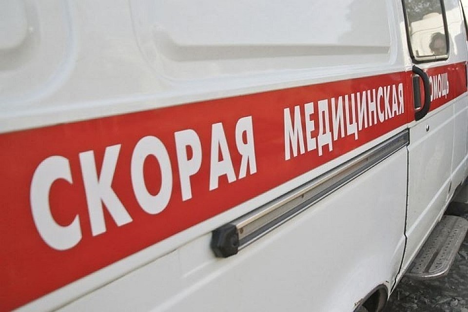 "Скорая" увезла мальчика с места ДТП в больницу.