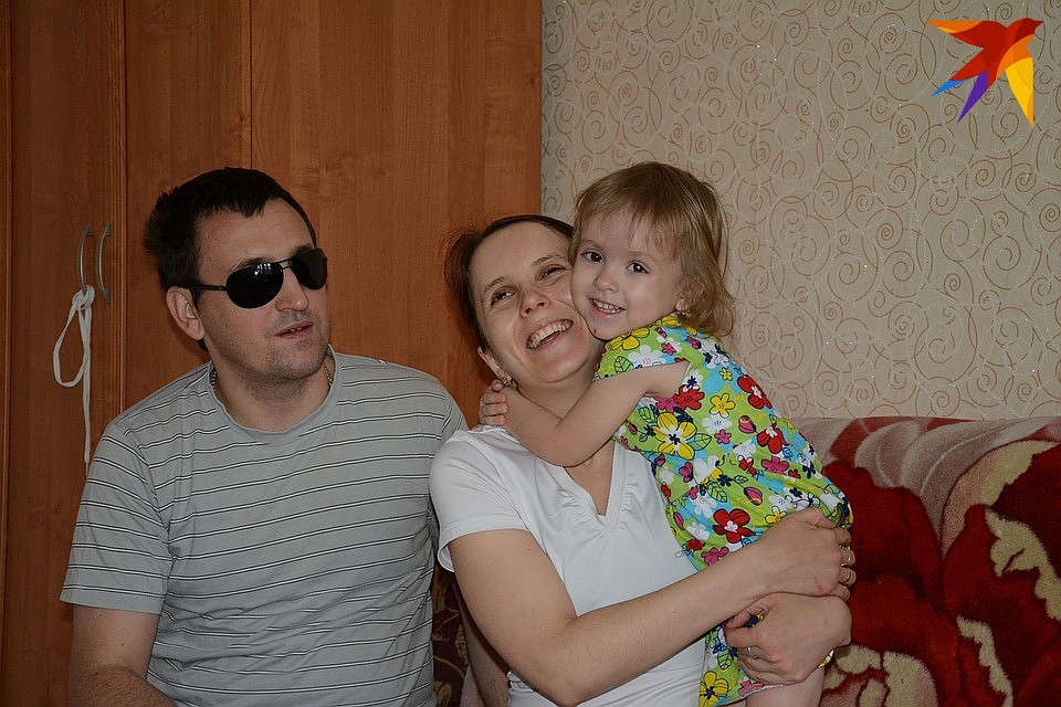 В семье незрячих Сергея и Елены Палкиной два года назад родилась дочь. Имя девочке родители выбрали весьма символичное - Надежда.