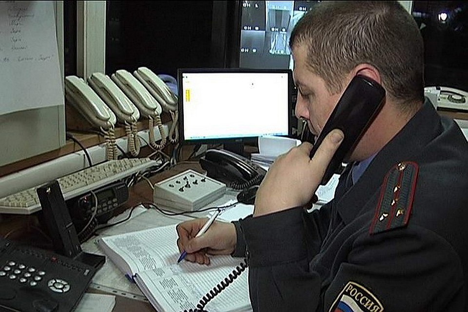 Приняв сигнал, полицейские отправились на место преступления