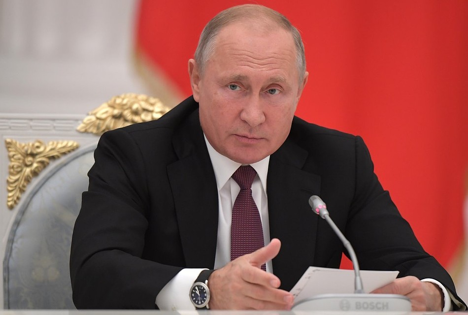 Путин продлил заморозку пенсий