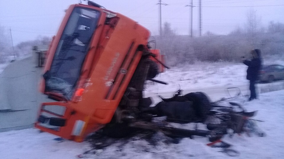 Грузовик получил серьезные повреждения