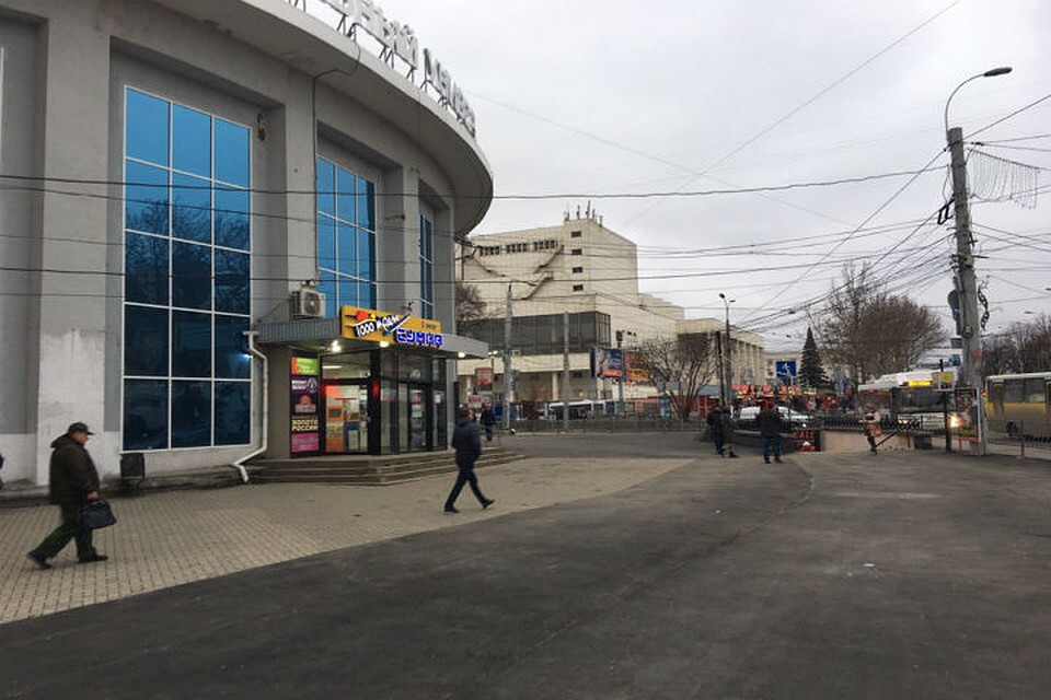 Сейчас там заасфальтирована часть тротуара