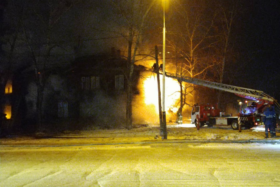 Пожар в бараке на Выборгской в Хабаровске: есть жертвы