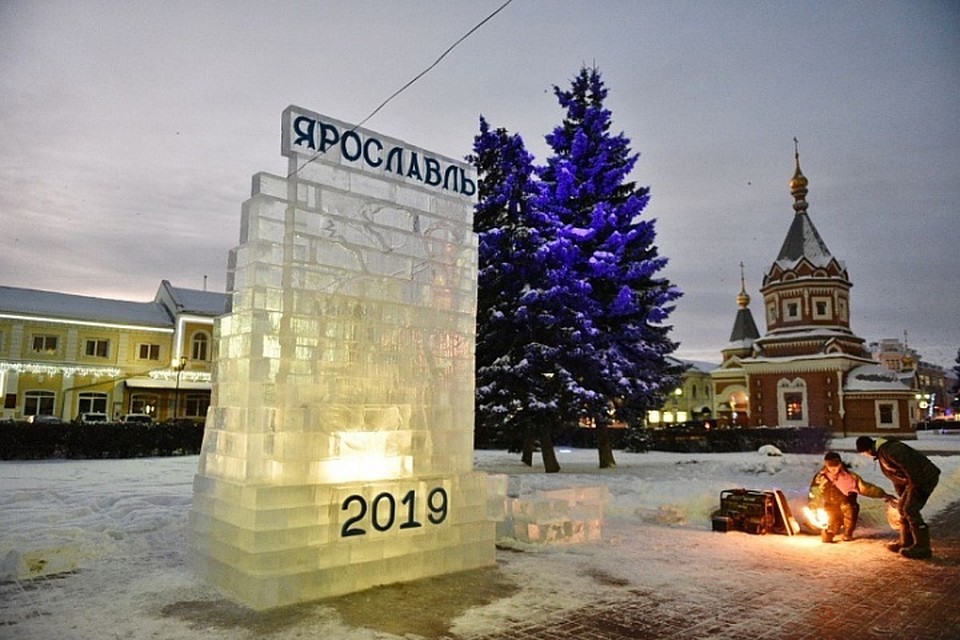 Барельеф изо льда остался прозрачным