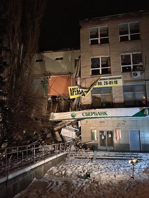 Здание, заявил новочеркасский градоначальник, не значилось в реестре аварийных. Фото: Facebook / Игорь Зюзин.
