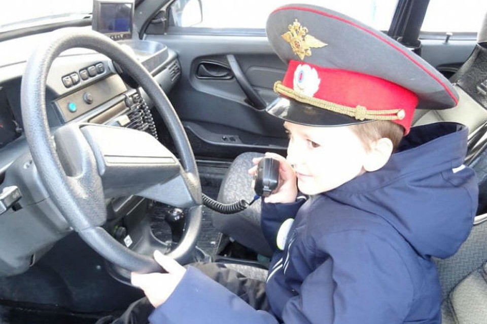 Гоше разрешили покрутить руль в служебном автомобиле