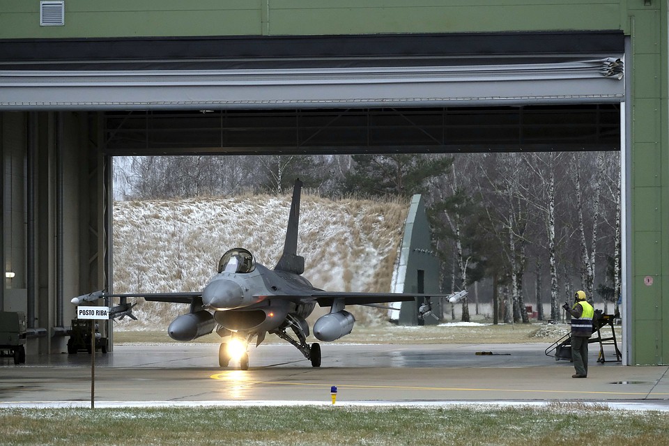 Истребитель F-16, аналогичный израильским самолетам, предназначавшимся Хорватии