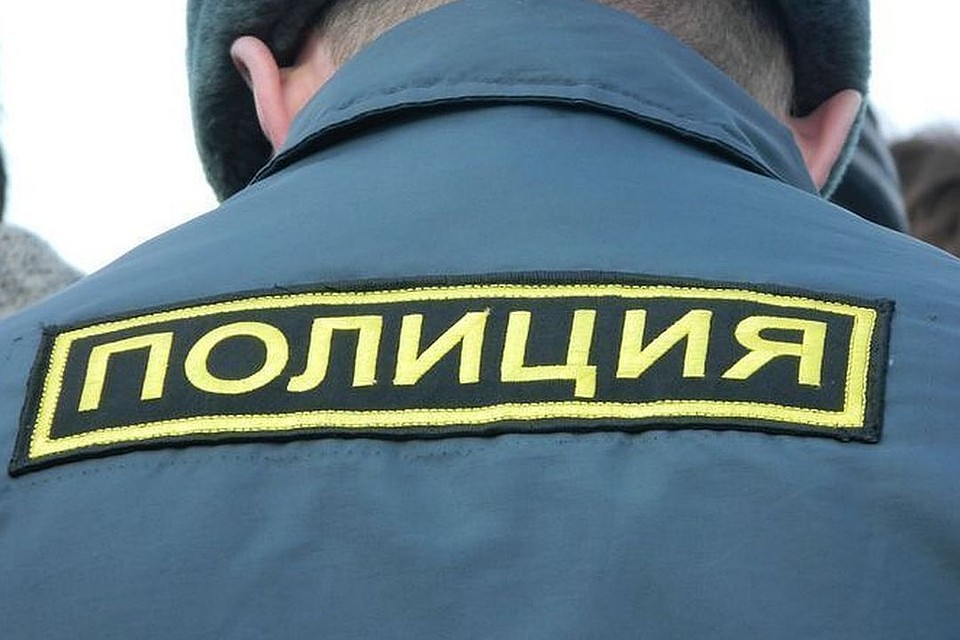 Грабитель напал на женщину прямо в подъезде дома.