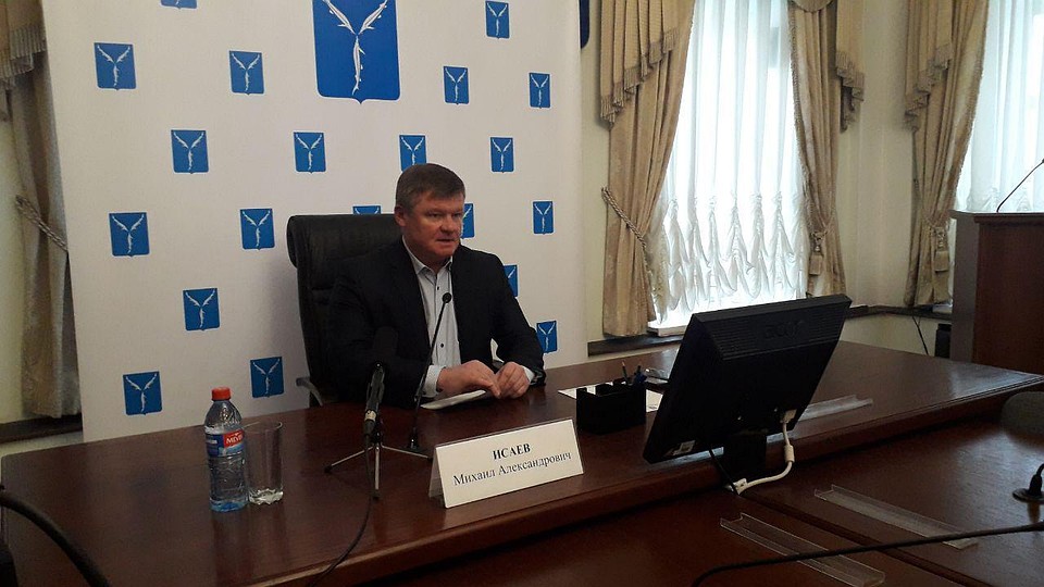 Мэр Саратова опоздал на работу после поездки на автобусе