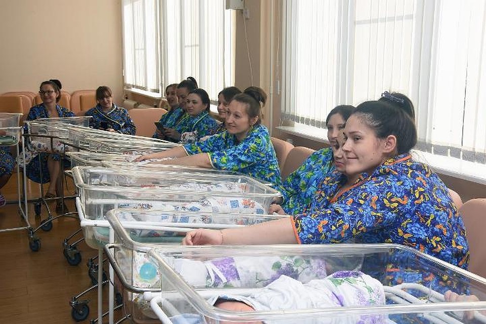 Мальчиков родилось на пять больше, чем девочек