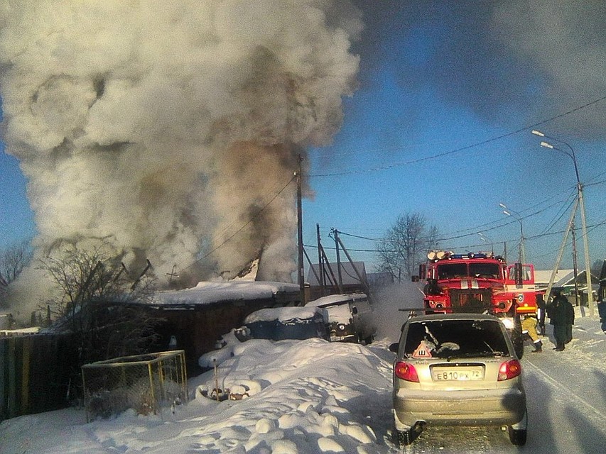 В Тобольске сгорел дом с хозяйкой. Фото группы ЧС Тобольск vk.com