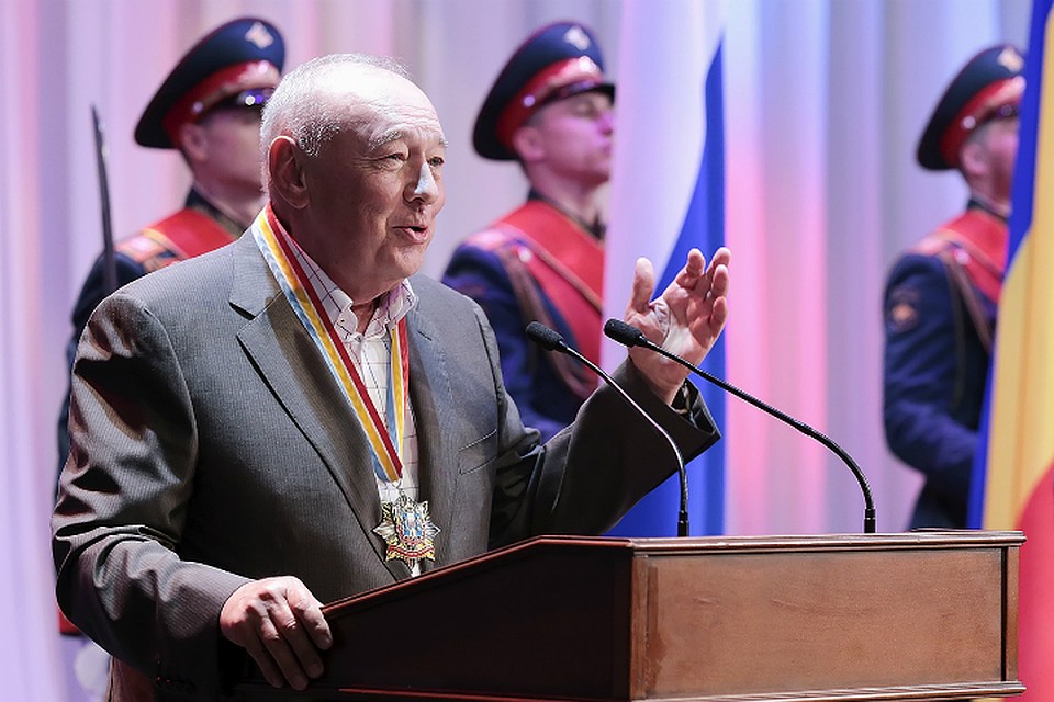 Звание Почетного гражданина региона, присвоенное Чубу в 2016-м, "приносит" ему 9,4 тысячи рублей в месяц. Фото: пресс-служба губернатора РО / Павел Сапрыкин.