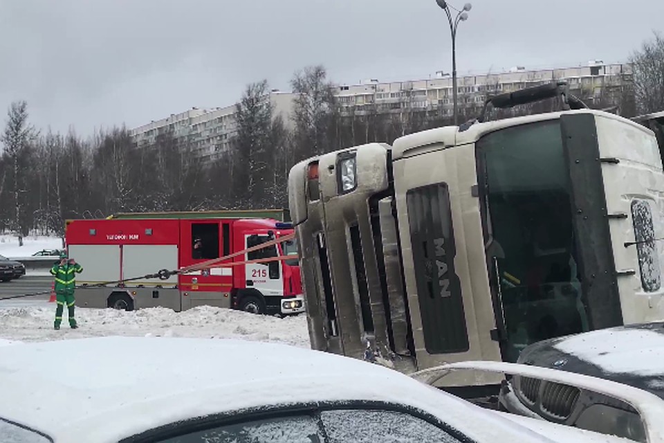 В ДТП пострадал водитель грузовика