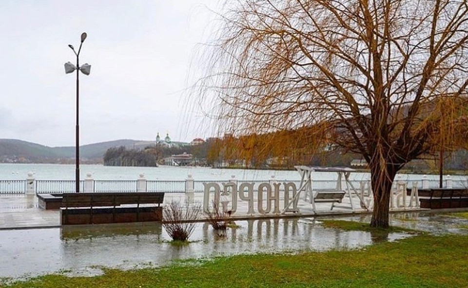 Озеро вышло из берегов. Фото: instagram.com/yarabrau/