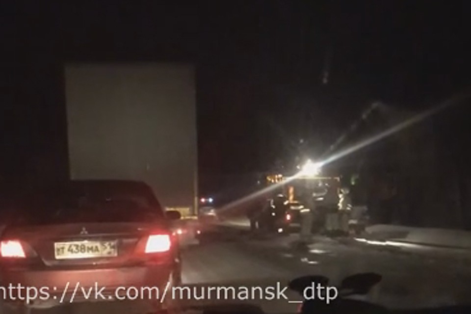 Помощь спасателей понадобилась только для того, чтобы отключить аккумуляторы и оградить место аварии. Фото: Жанна Пикалева