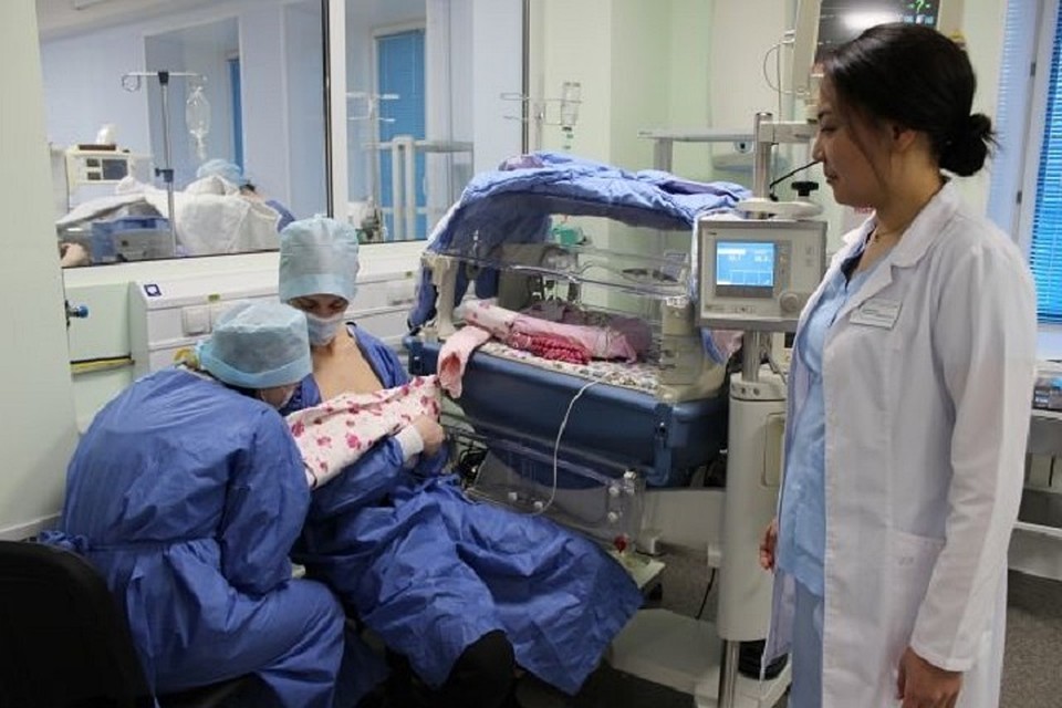 В Новоуренгойской больнице выхаживают новорожденным по «методу кенгуру» Фото: depzdrav.yanao.ru