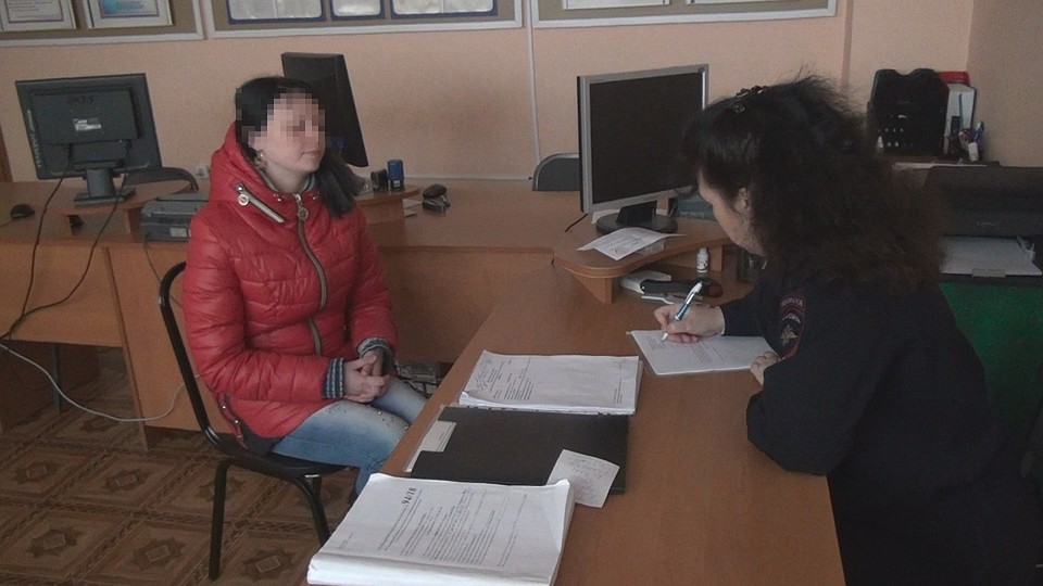 Мать годовалой малышки, которую обнаружили с отцом в сугробе, нашлась в Омской области