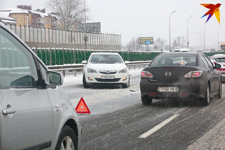 ДТП произошло, когда лопнул трос, на котором буксировали легковушку.