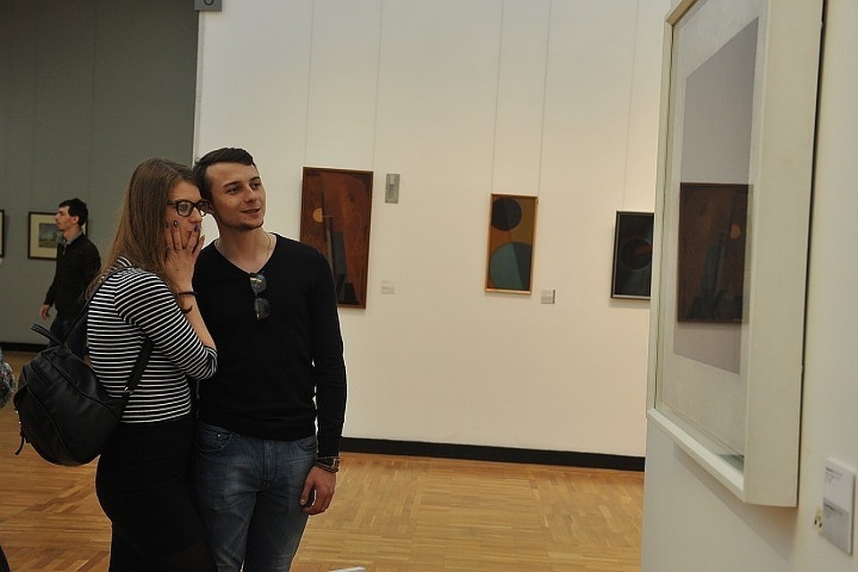 Делайте селфи на фоне картин и делитесь снимками в интернете